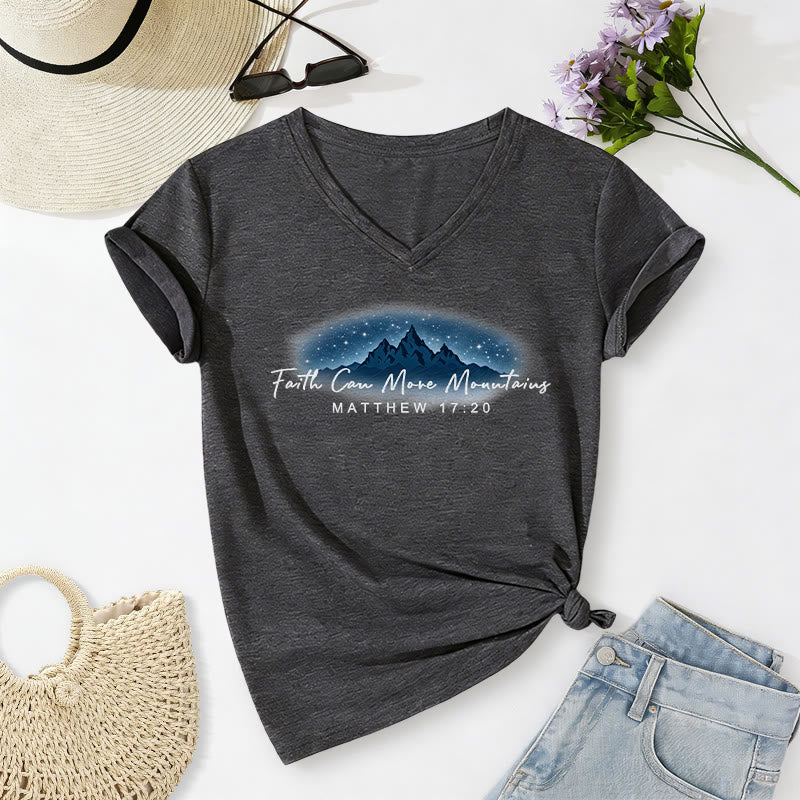 Christianartworkshop Glaube kann Berge versetzen (Matthäus 17,20) – Sternenberg-Grafik, lässiges V-Ausschnitt-T-Shirt - Dunkelgrau - 2XL - image 10