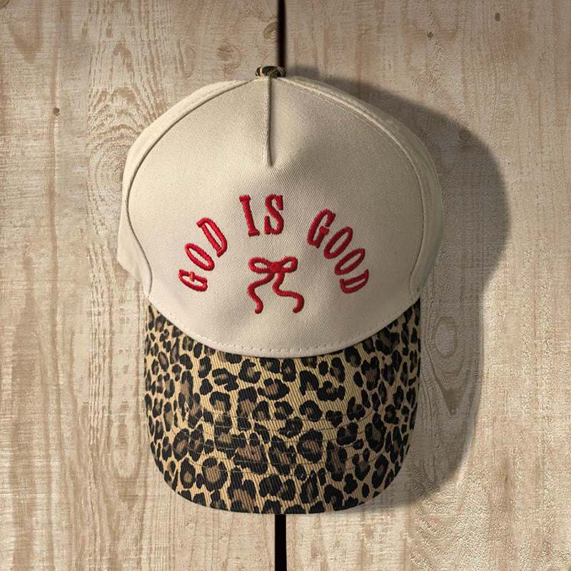 Christianartworkshop „God Is Good“-Schleifenstickerei, Leopardenmuster, verstellbare Baseballkappe - Rot & Leopard - image 0