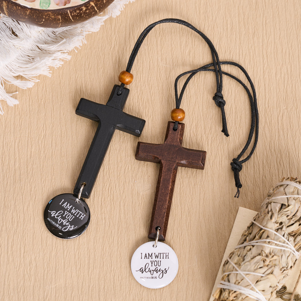 Christianartworkshop Klassisches, geschnitztes Kreuz aus Massivholz mit NFC-Funktion und Matthäus 28,20-Vers als Smart-Car-Anhänger - image 1