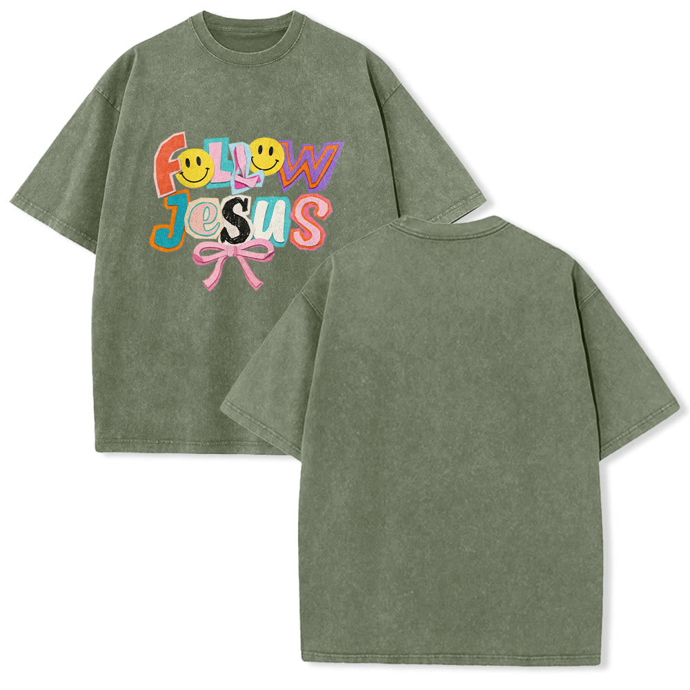 Christianartworkshop Folge Jesus – Lächeln, Schleife, Farbblock-Schriftzug, gewaschenes Unisex-T-Shirt - Armeegrün - 5XL - image 7