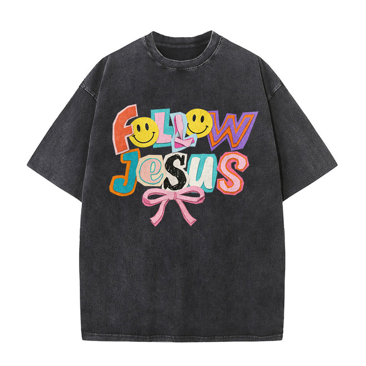 Christianartworkshop Folge Jesus – Lächeln, Schleife, Farbblock-Schriftzug, gewaschenes Unisex-T-Shirt - image 2