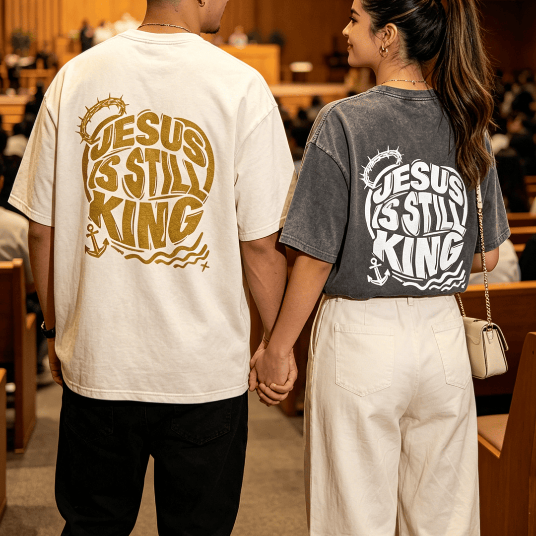 Christianartworkshop Jesus ist immer noch König – Dornenkrone, Anker, Welle – Partner-T-Shirt mit passendem Rückendruck im Vintage-Look, Unisex - image 0