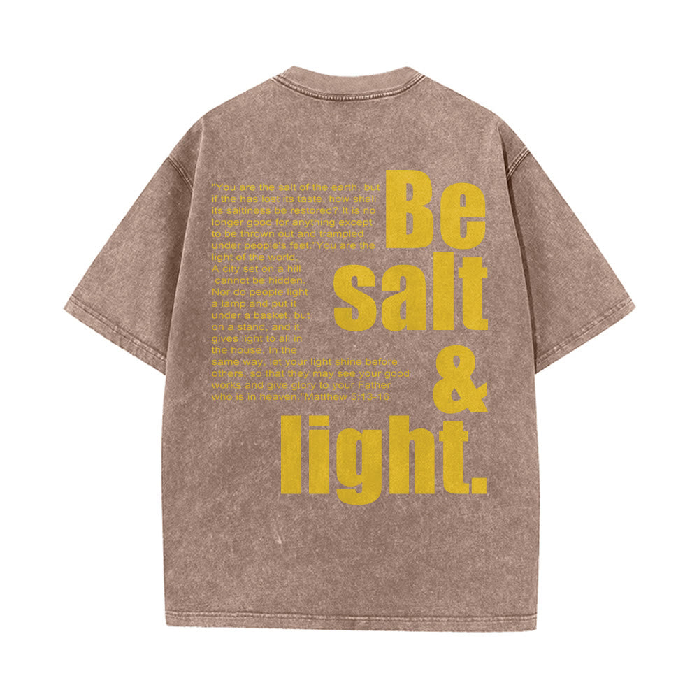 Christianartworkshop Kontrastreiches, groß-kleines Schriftbild mit Bibelvers „Salz und Licht“ auf der Rückseite, gewaschenes Unisex-T-Shirt - image 23
