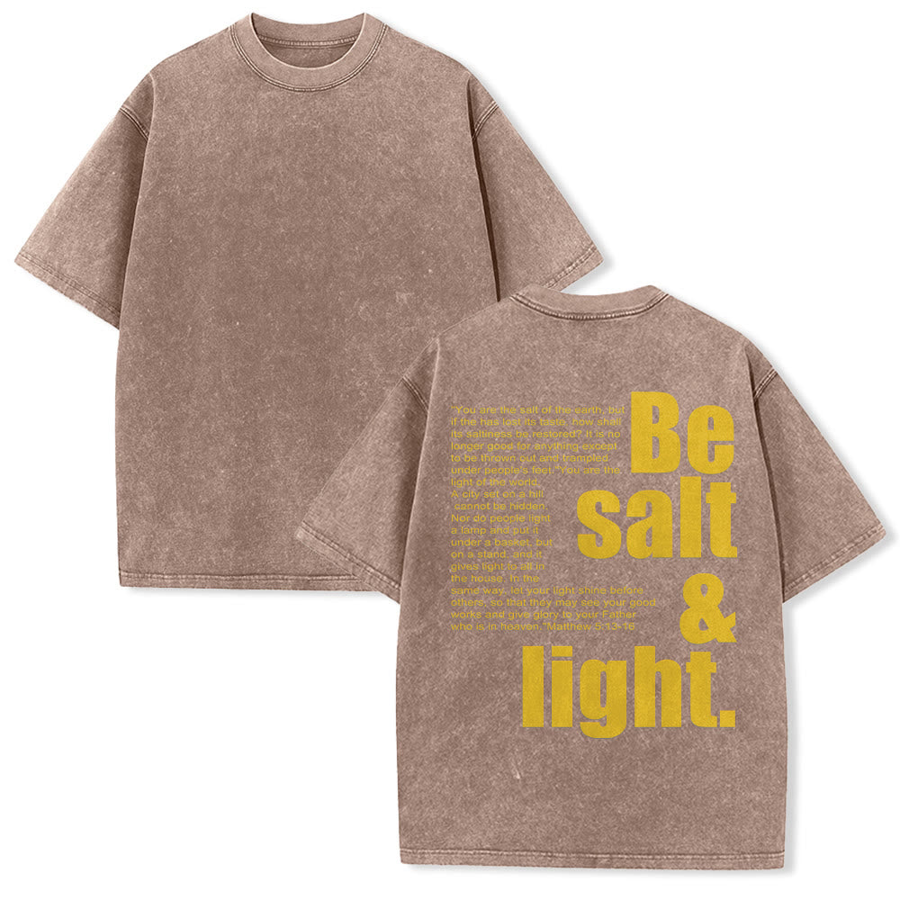 Christianartworkshop Kontrastreiches, groß-kleines Schriftbild mit Bibelvers „Salz und Licht“ auf der Rückseite, gewaschenes Unisex-T-Shirt - Braun - 5XL - image 22