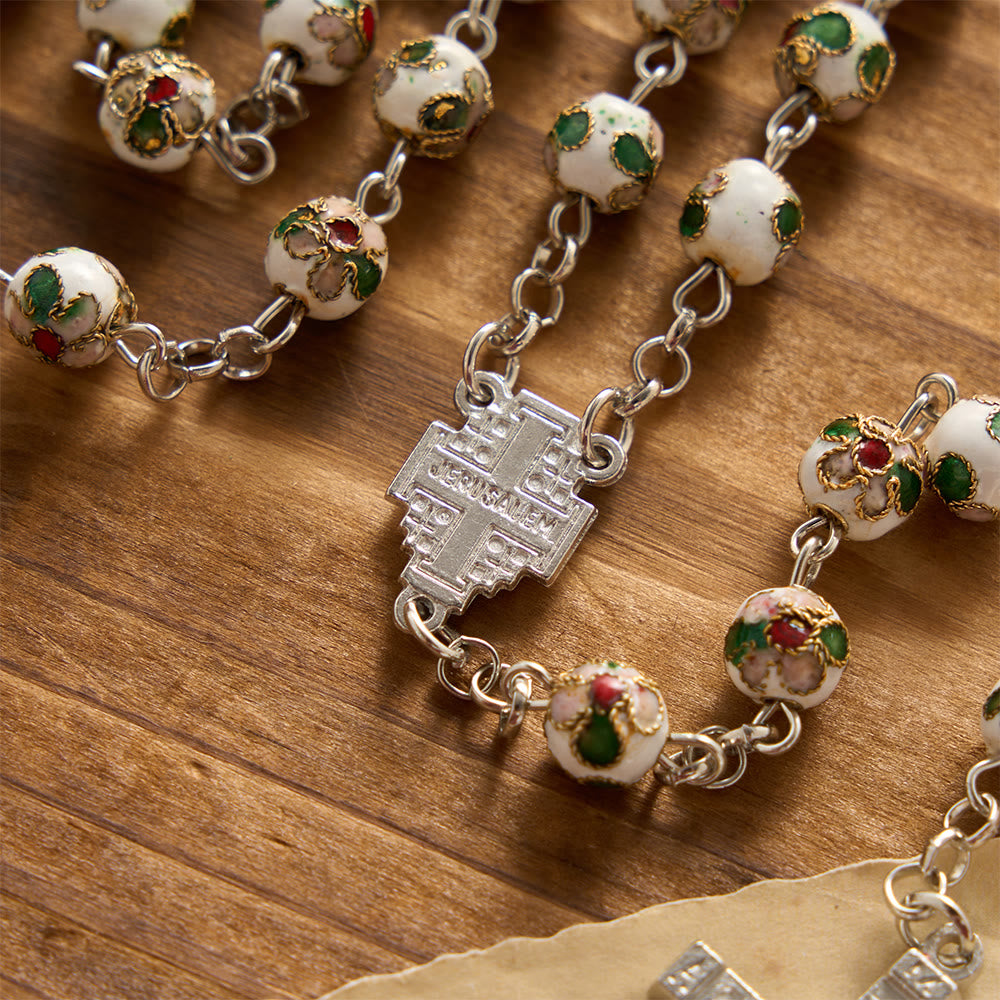 Christianartworkshop Rosenkranz aus weißem Cloisonné-Jerusalemkreuz mit Blumenmuster: Sinnbild zeitloser, schützender göttlicher Gnade - image 3