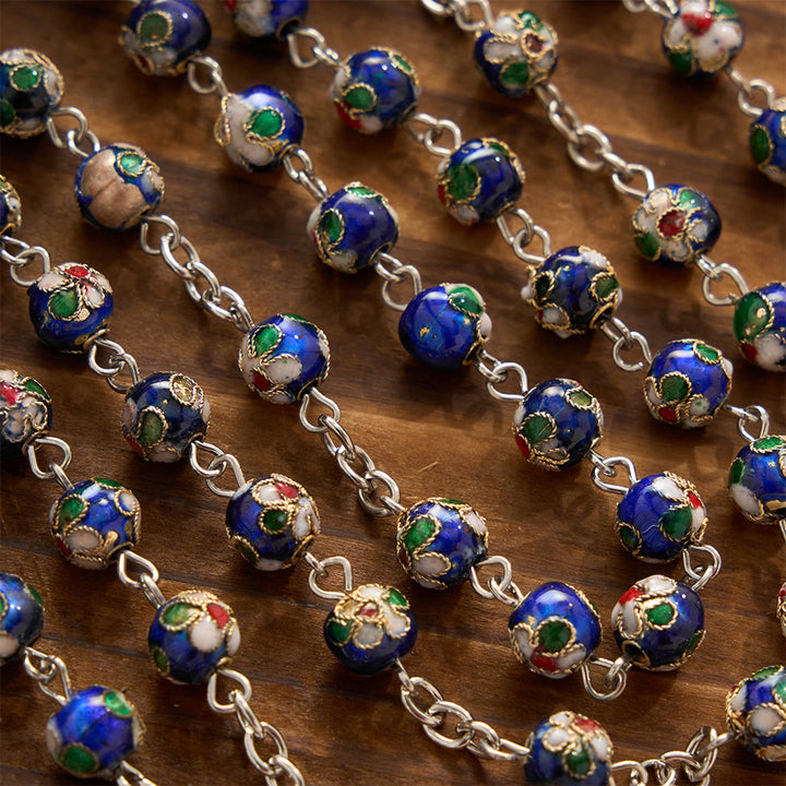 Christianartworkshop Mehrfarbiger Rosenkranz mit floralem Cloisonné-Emaillekreuz und Marienmotiv: Symbol lebendiger, schützender göttlicher Gnade - image 4