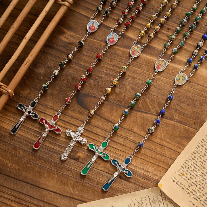 Christianartworkshop Mehrfarbiger Rosenkranz mit floralem Cloisonné-Emaillekreuz und Marienmotiv: Symbol lebendiger, schützender göttlicher Gnade - image 6