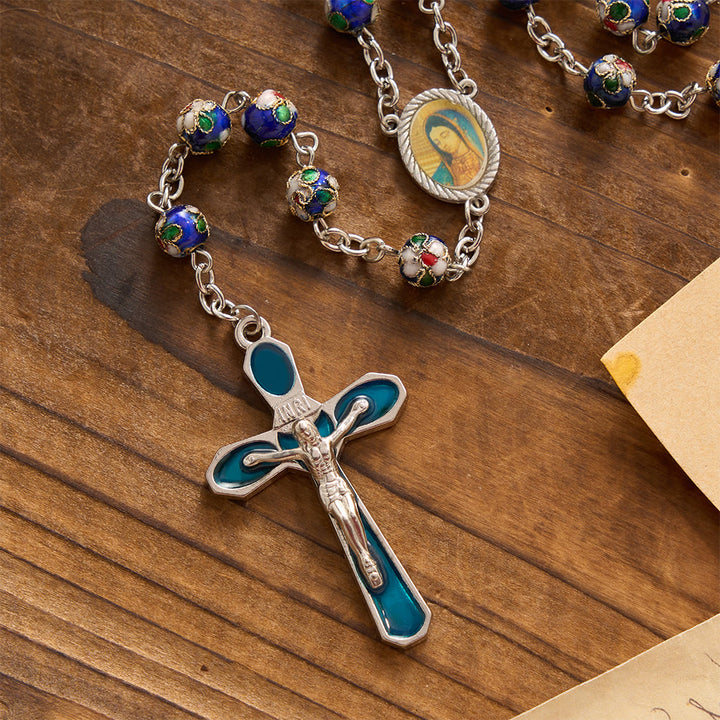 Christianartworkshop Mehrfarbiger Rosenkranz mit floralem Cloisonné-Emaillekreuz und Marienmotiv: Symbol lebendiger, schützender göttlicher Gnade - image 5