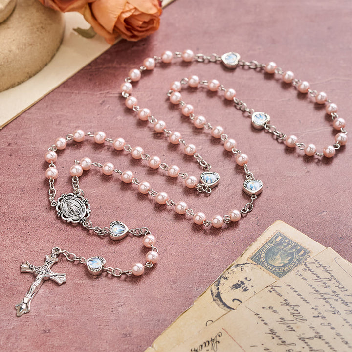 Christianartworkshop Mehrfarbiger, glänzender, perlmuttfarbener Rosenkranz mit Herz und Heiligenporträt: Symbol des sanften himmlischen Schutzes - Rosa - image 8