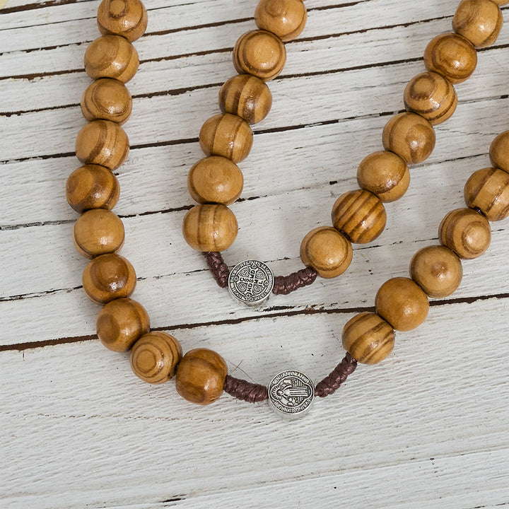 Christianartworkshop Rosenkranz aus naturbelassenem Holz mit Anhänger für den Heiligen Benedikt / die Muttergottes / Fingerrosenkranz - image 3