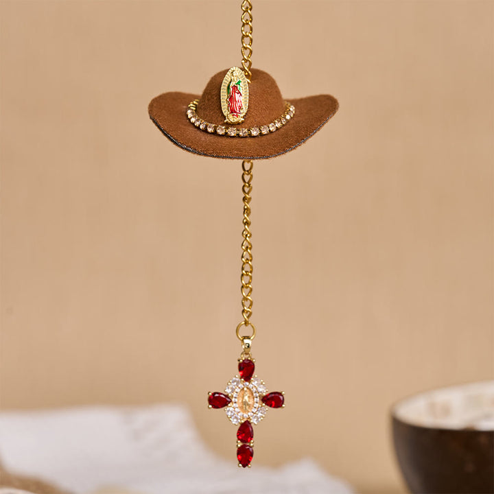 Christianartworkshop Mini-Cowboyhut-Autoanhänger mit Kristallkreuz der Muttergottes: Eine Erinnerung an den gnädigen Schutz Gottes auf jeder Reise - Braun - image 0