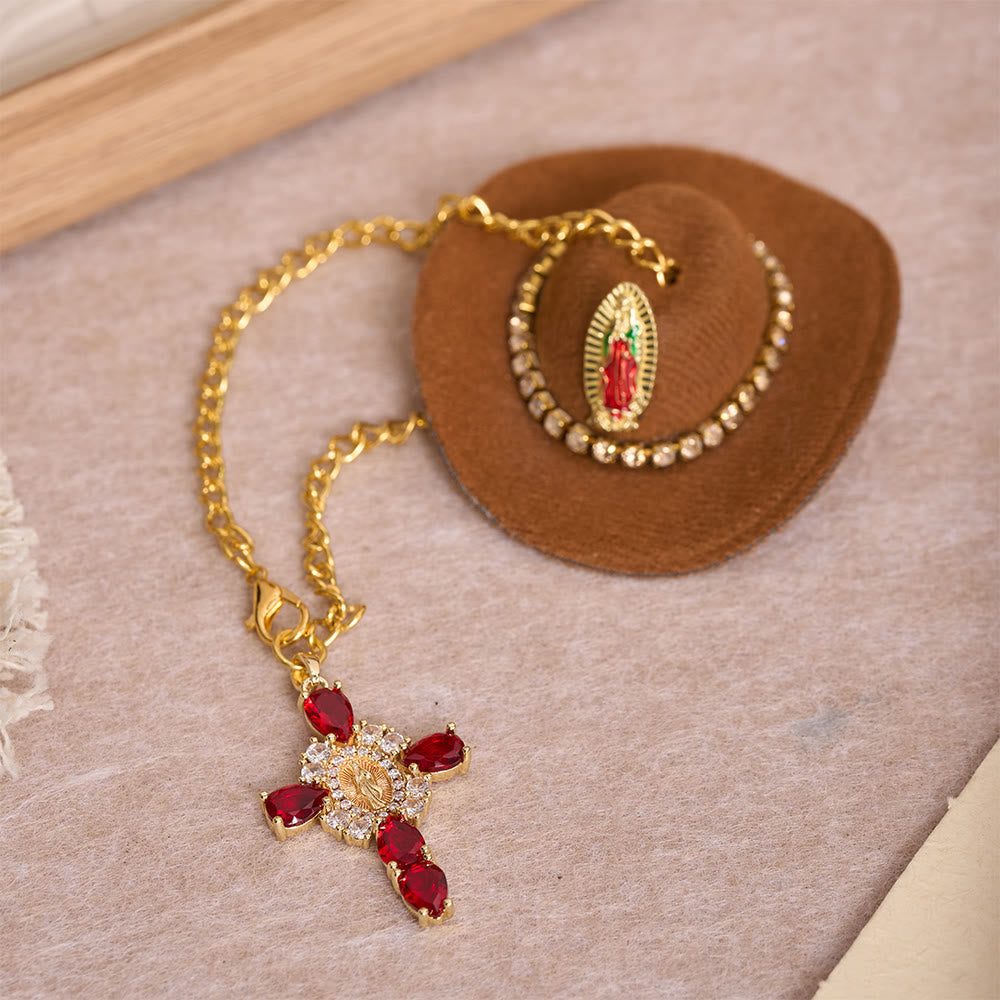 Christianartworkshop Mini-Cowboyhut-Autoanhänger mit Kristallkreuz der Muttergottes: Eine Erinnerung an den gnädigen Schutz Gottes auf jeder Reise - image 2