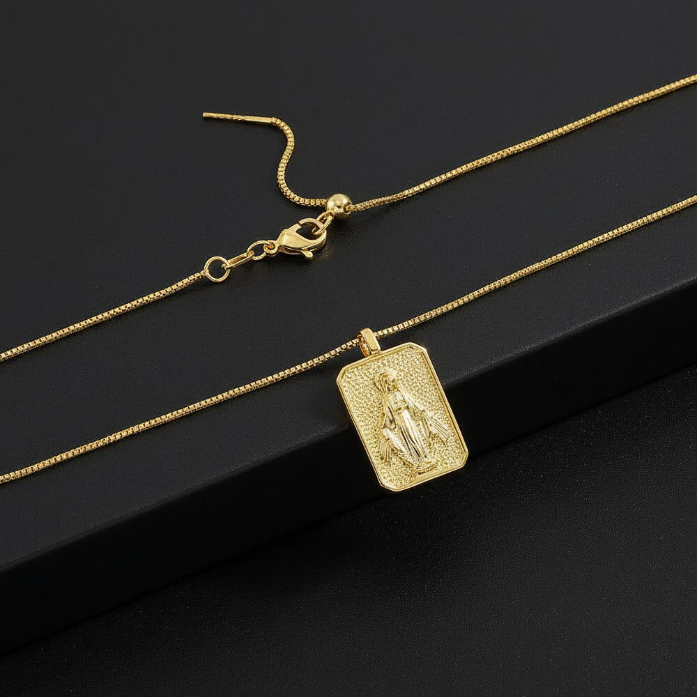 Christianartworkshop Strukturierte rechteckige Medaille mit Kreuzanhänger und Marienkreuz: Zeitloses Symbol barmherziger, heiliger Verehrung - image 3