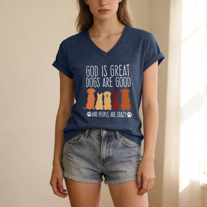 Christianartworkshop Gott ist groß, Hunde sind gut – mehrfarbiges T-Shirt mit Hunde-Silhouette und Pfotenabdruck-Grafik auf lässigem V-Ausschnitt - image 3