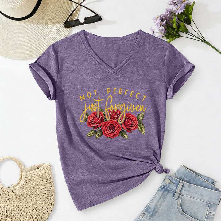 Christianartworkshop Nicht perfekt, nur vergeben – Rosenstrauß mit zweifarbiger Schriftart, floralem Glaubensmotiv, lässiges V-Ausschnitt-T-Shirt - Lila - 2XL - image 6