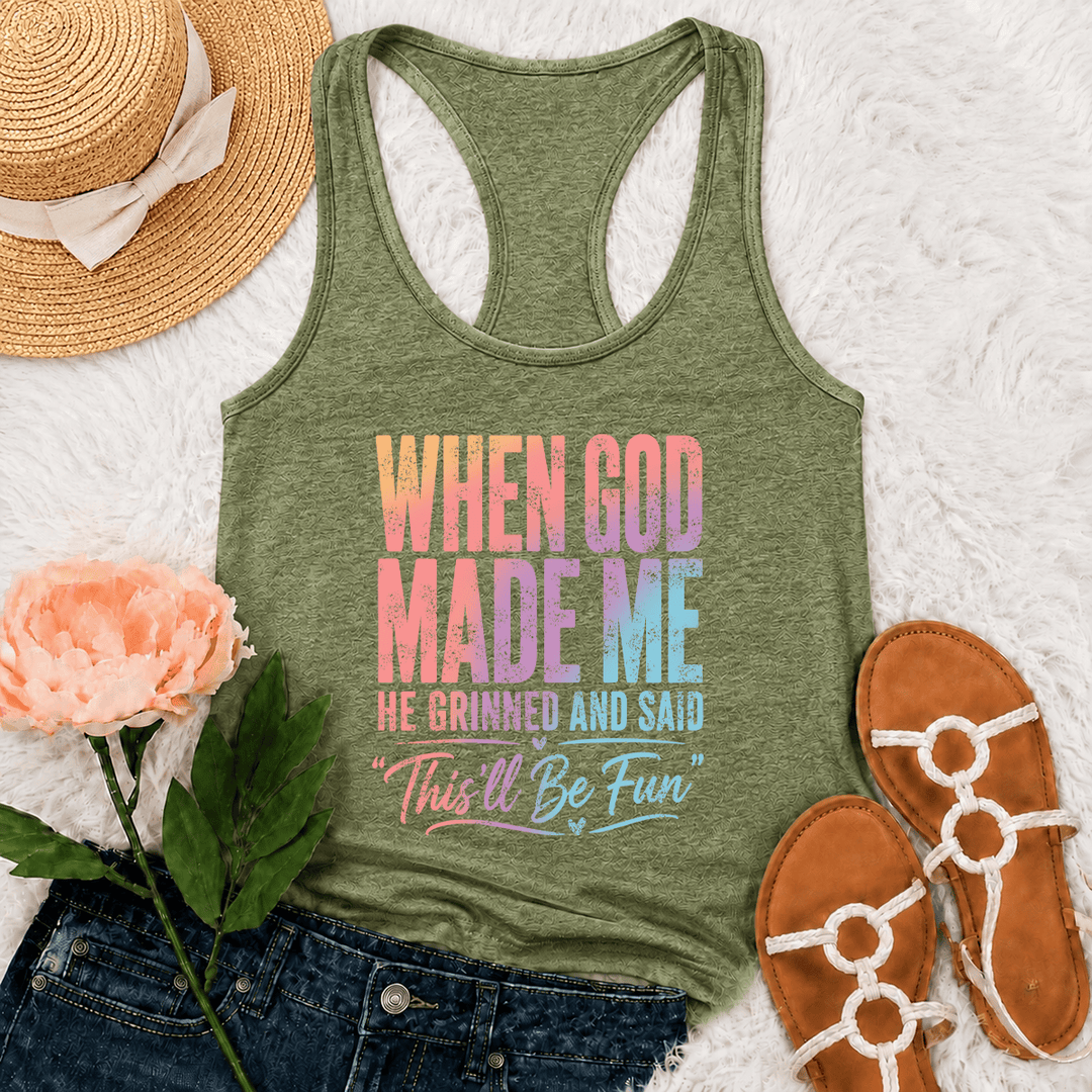 Christianartworkshop Pastellfarbenes Tanktop mit Regenbogenverlauf, lustigem Motiv: Gott und Schöpfung, Used-Look-Typografie, Racerback - Olivgrün - 2XL - image 9