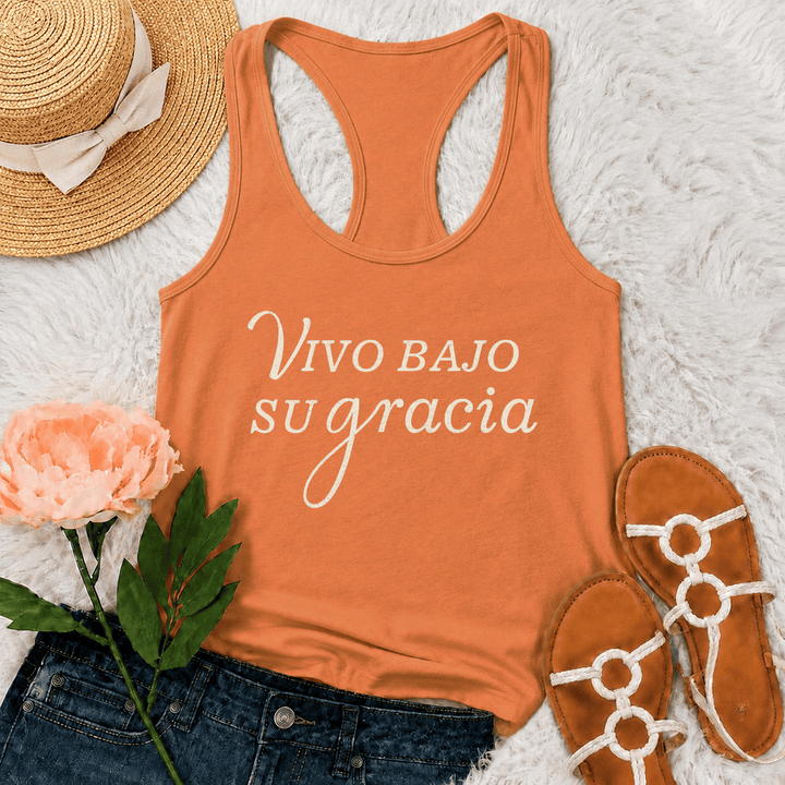 Christianartworkshop Tanktop mit schlichtem spanischem Schriftzug „Gottesdienst“ und Racerback-Rückenausschnitt - Orange - 2XL - image 0