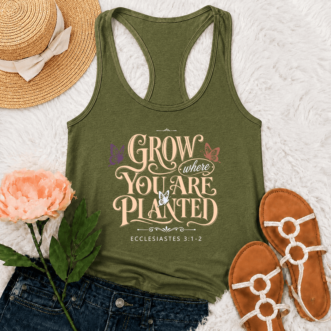 Christianartworkshop Grow Where You Are Planted Ornate Vintage Script Butterfly Accent Graphic Racerback Tank Top mit Print und Bibelvers aus Prediger 3,1-2 - Armeegrün - 2XL - image 12