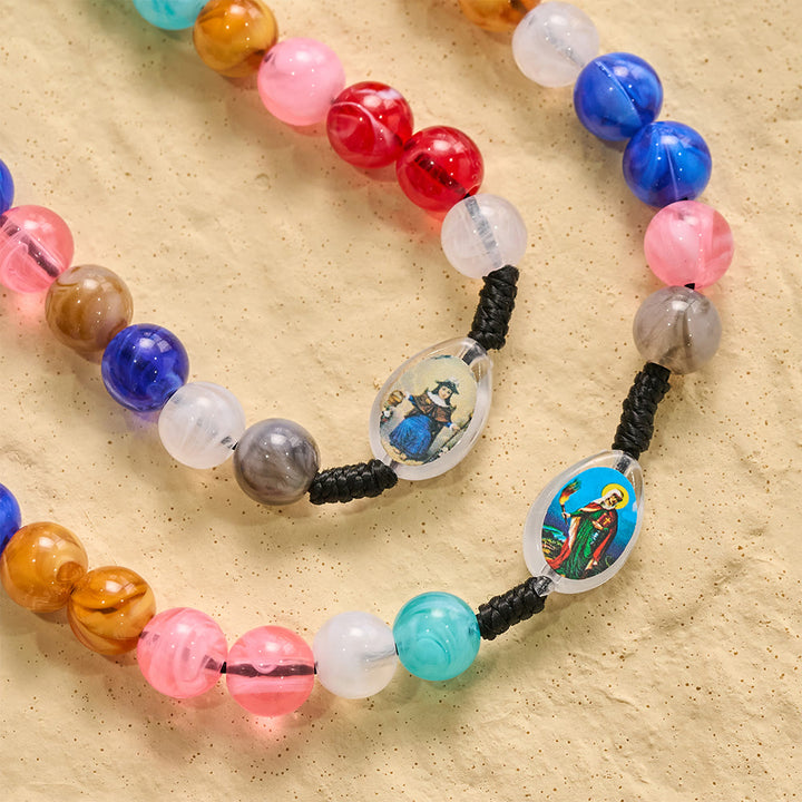 Christianartworkshop Rosenkranz aus mehrfarbigem, spiralförmigem Harzperlen-Knotenband mit Anhänger „Unsere Liebe Frau“ und INRI-Kreuz - image 6