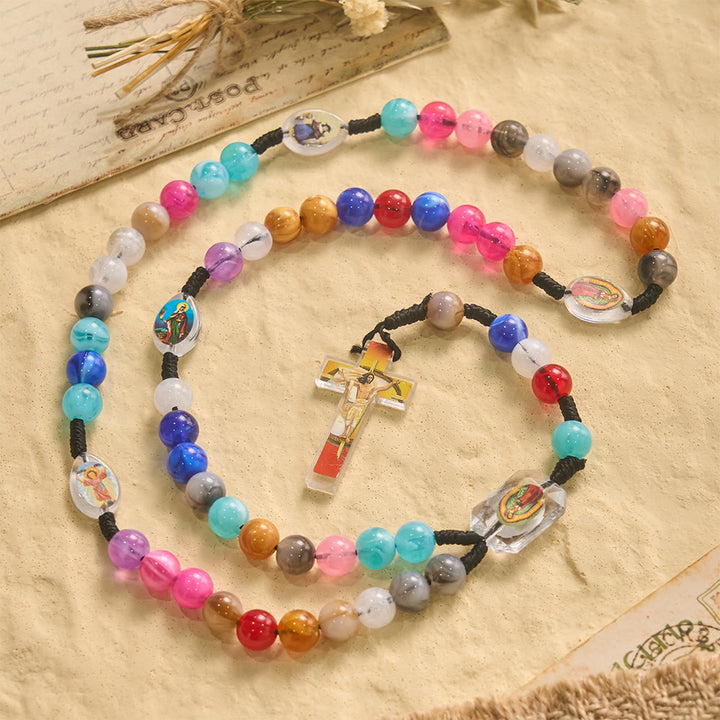 Christianartworkshop Rosenkranz aus mehrfarbigem, spiralförmigem Harzperlen-Knotenband mit Anhänger „Unsere Liebe Frau“ und INRI-Kreuz - image 4