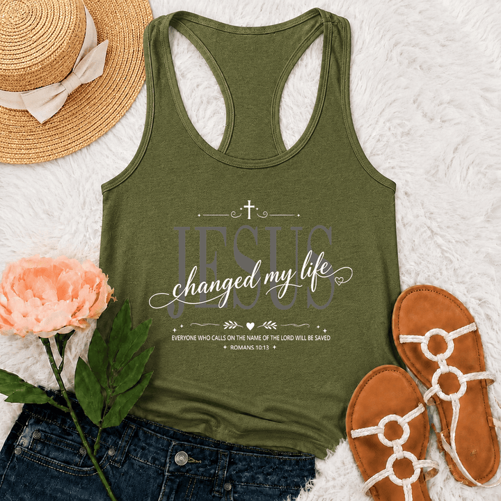 Christianartworkshop Jesus hat mein Leben verändert – Zweifarbige Schriftart, Kreuz, Herz, Römer 10,13, dekorativer Rahmen, Grafik, Racerback-Tanktop - Armeegrün - 2XL - image 21