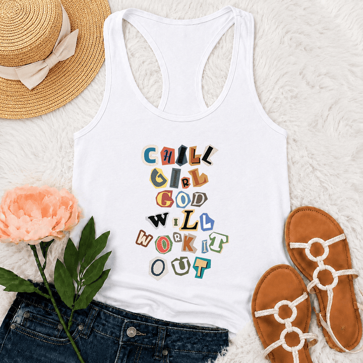 Christianartworkshop Chill Girl God Will Work It Out Lösegeldforderung ausgeschnittenes Papier gemischte Buchstaben vertikaler Stapel Grafik Racerback Tank Top - Weiß - 2XL - image 3