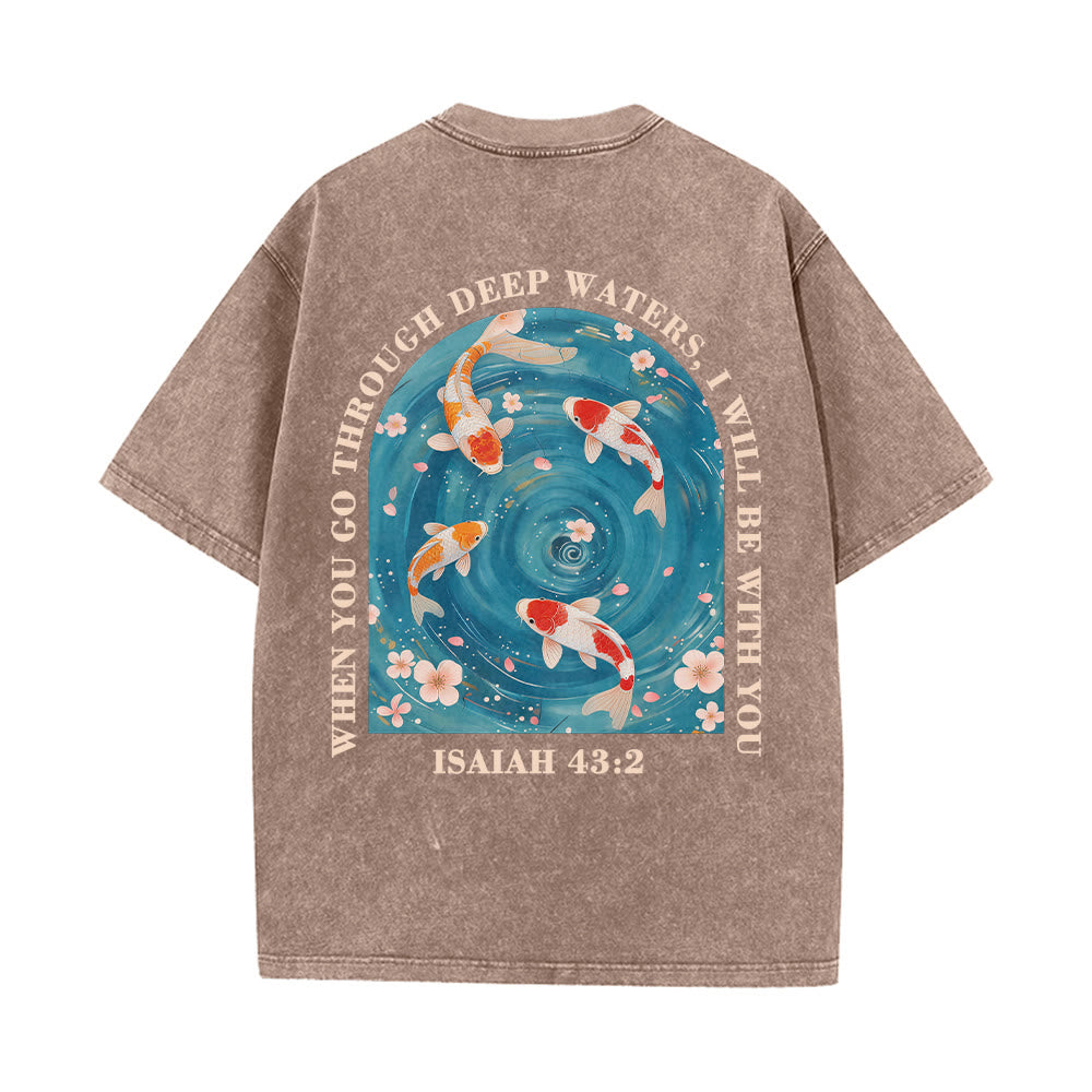 Christianartworkshop Gebogener Bogen, Schriftzug Jesaja 43,2, Orientalisches Koi-Blumenarrangement, Doppelseitiges, gewaschenes Unisex-T-Shirt mit Glaubensmotiv - image 23