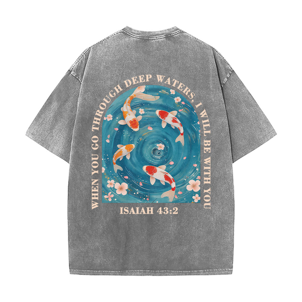 Christianartworkshop Gebogener Bogen, Schriftzug Jesaja 43,2, Orientalisches Koi-Blumenarrangement, Doppelseitiges, gewaschenes Unisex-T-Shirt mit Glaubensmotiv - image 26