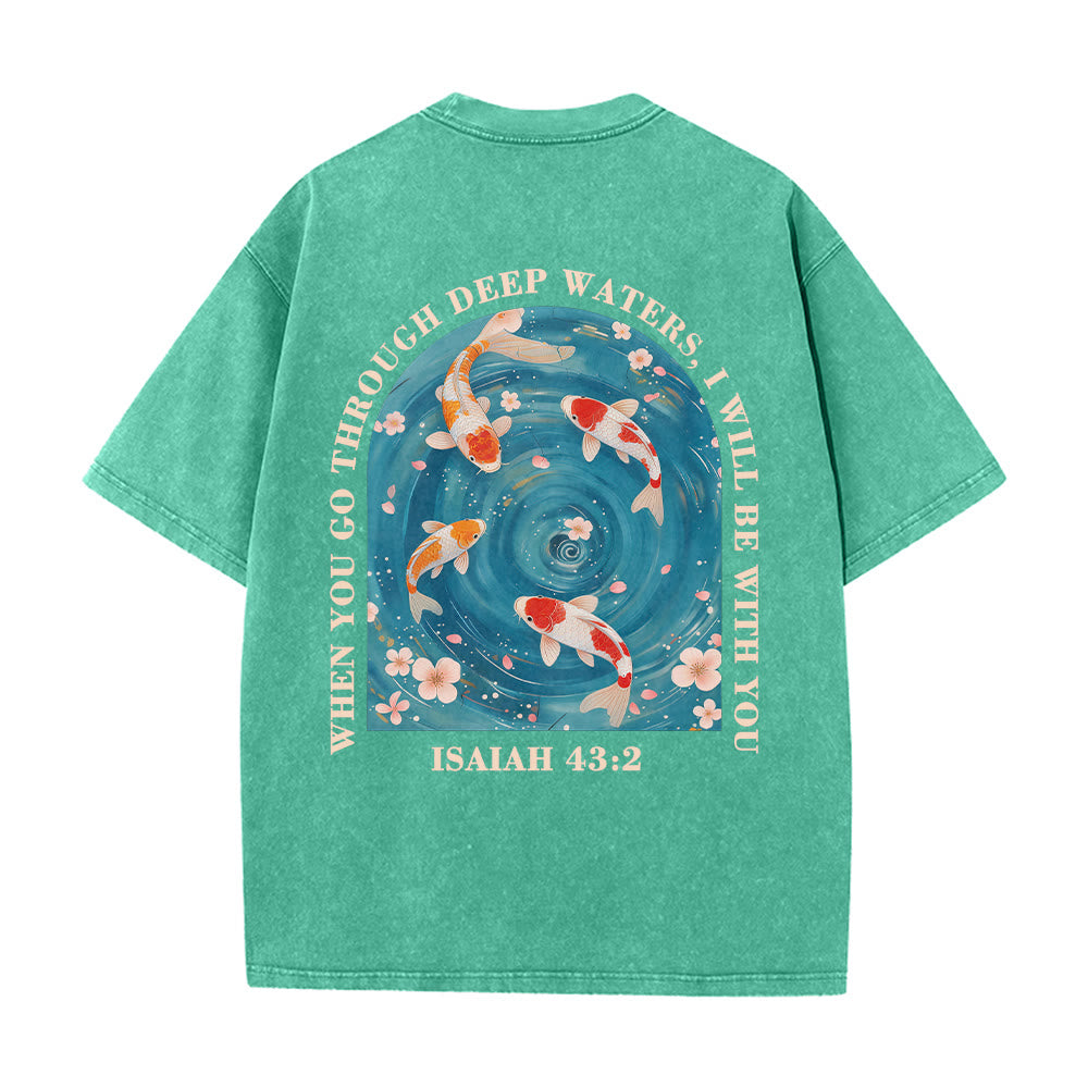 Christianartworkshop Gebogener Bogen, Schriftzug Jesaja 43,2, Orientalisches Koi-Blumenarrangement, Doppelseitiges, gewaschenes Unisex-T-Shirt mit Glaubensmotiv - image 5