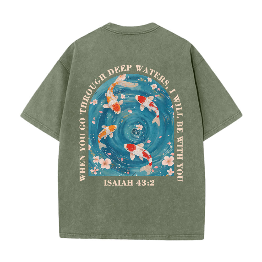 Christianartworkshop Gebogener Bogen, Schriftzug Jesaja 43,2, Orientalisches Koi-Blumenarrangement, Doppelseitiges, gewaschenes Unisex-T-Shirt mit Glaubensmotiv - image 20