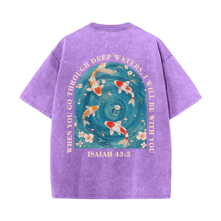 Christianartworkshop Gebogener Bogen, Schriftzug Jesaja 43,2, Orientalisches Koi-Blumenarrangement, Doppelseitiges, gewaschenes Unisex-T-Shirt mit Glaubensmotiv - image 8