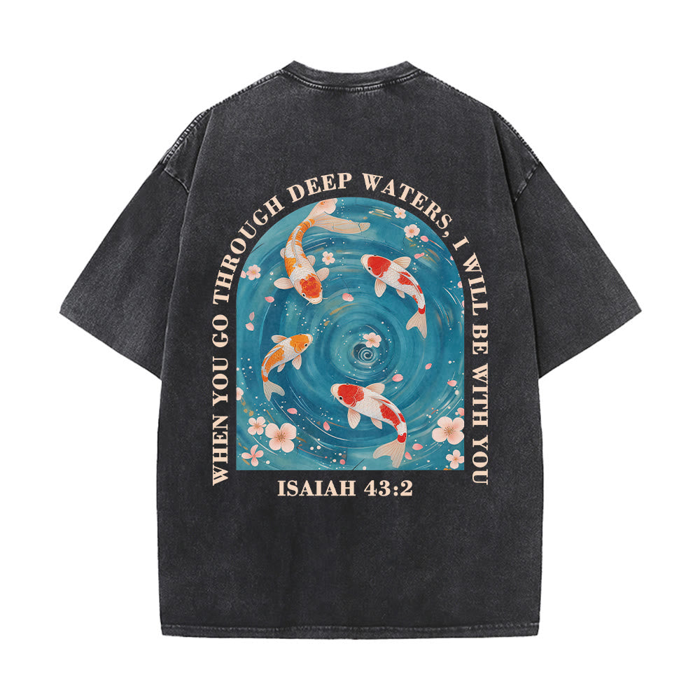 Christianartworkshop Gebogener Bogen, Schriftzug Jesaja 43,2, Orientalisches Koi-Blumenarrangement, Doppelseitiges, gewaschenes Unisex-T-Shirt mit Glaubensmotiv - image 11
