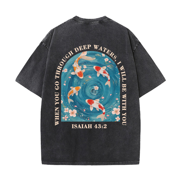 Christianartworkshop Gebogener Bogen, Schriftzug Jesaja 43,2, Orientalisches Koi-Blumenarrangement, Doppelseitiges, gewaschenes Unisex-T-Shirt mit Glaubensmotiv - image 11