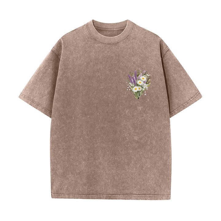 Christianartworkshop Mini-Lavendel-Gänseblümchenstrauß, großes florales Gesteck, inspirierender Vers, gewaschenes T-Shirt - image 1