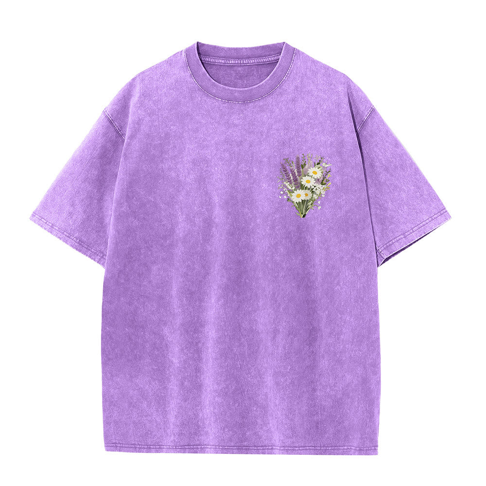 Christianartworkshop Mini-Lavendel-Gänseblümchenstrauß, großes florales Gesteck, inspirierender Vers, gewaschenes T-Shirt - image 10