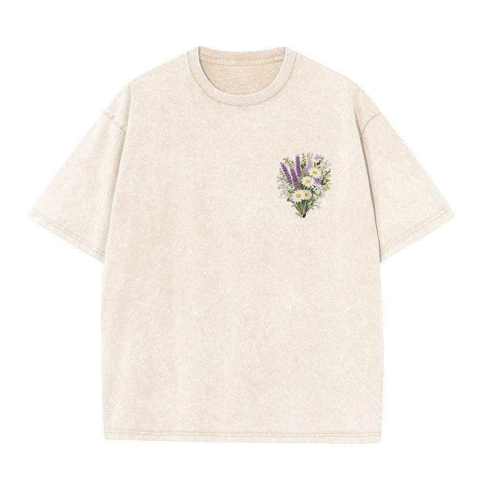 Christianartworkshop Mini-Lavendel-Gänseblümchenstrauß, großes florales Gesteck, inspirierender Vers, gewaschenes T-Shirt - image 4