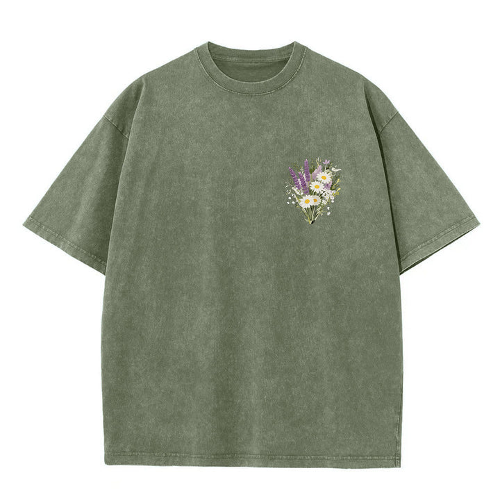 Christianartworkshop Mini-Lavendel-Gänseblümchenstrauß, großes florales Gesteck, inspirierender Vers, gewaschenes T-Shirt - image 22