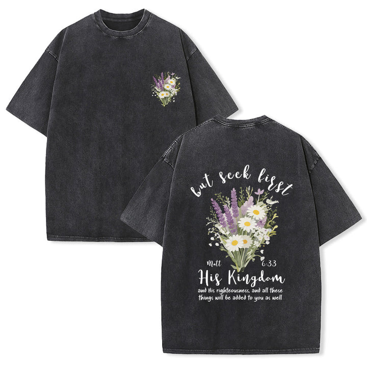 Christianartworkshop Mini-Lavendel-Gänseblümchenstrauß, großes florales Gesteck, inspirierender Vers, gewaschenes T-Shirt - Schwarz - 5XL - image 12