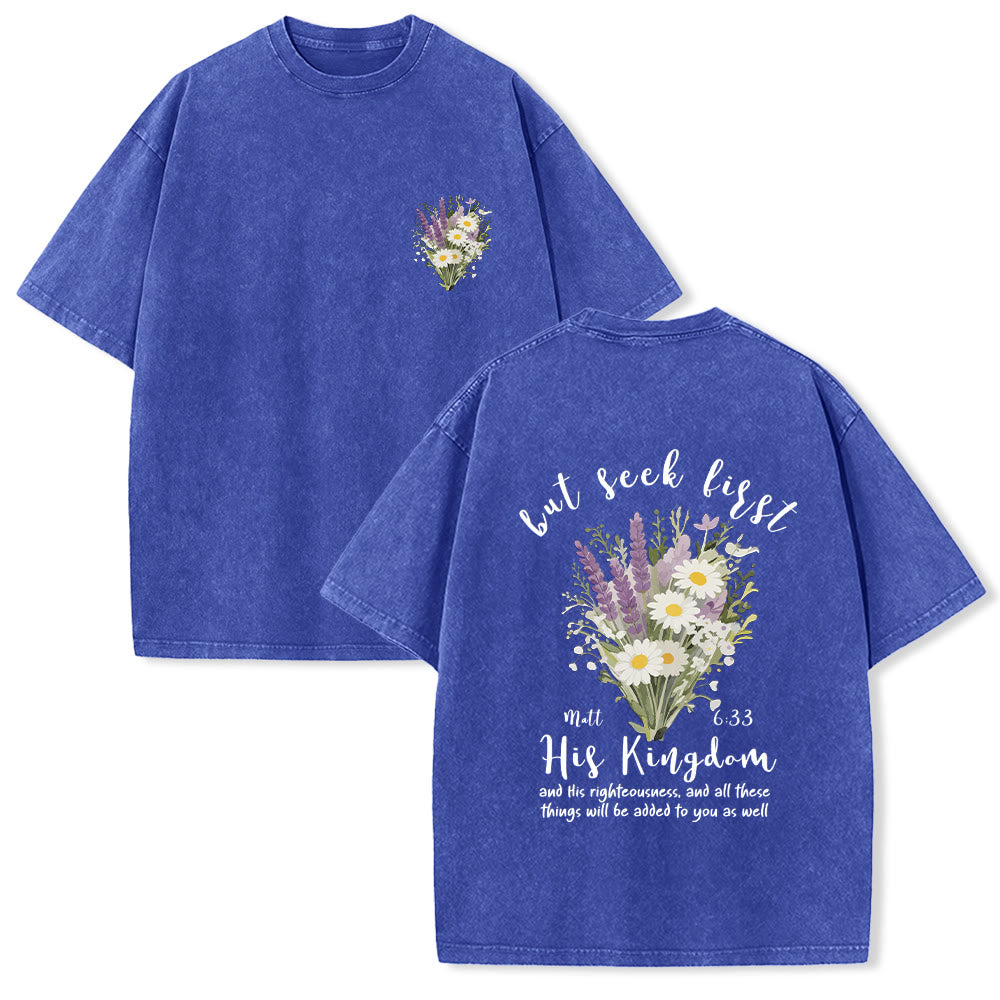 Christianartworkshop Mini-Lavendel-Gänseblümchenstrauß, großes florales Gesteck, inspirierender Vers, gewaschenes T-Shirt - Blau - 5XL - image 18