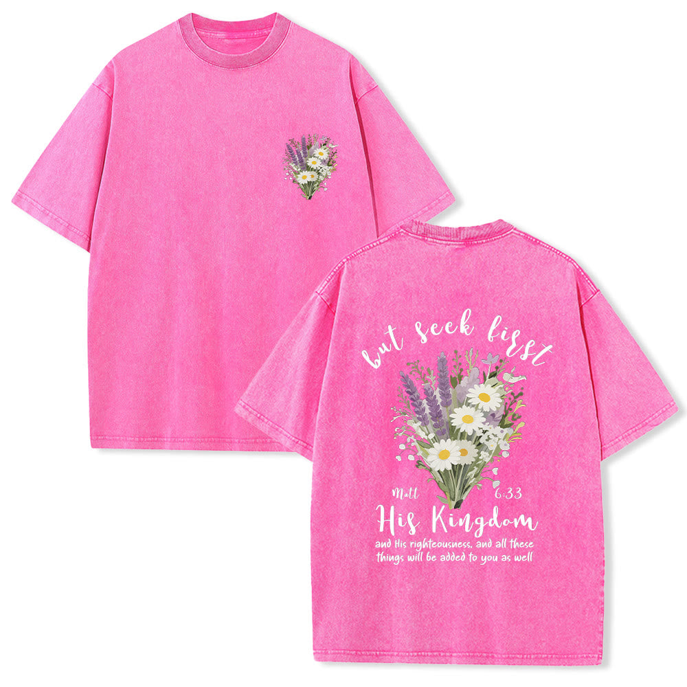 Christianartworkshop Mini-Lavendel-Gänseblümchenstrauß, großes florales Gesteck, inspirierender Vers, gewaschenes T-Shirt - Rosa - 5XL - image 15