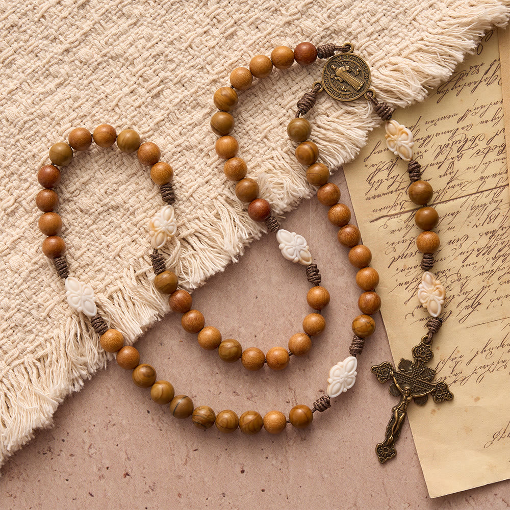 Christianartworkshop Rosenkranz aus natürlichem grünem Sandelholz mit St.-Benedikt-Medaille und floralem Rahmen, Kruzifix - image 2