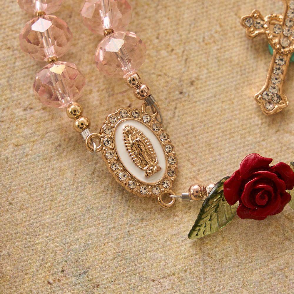 Christianartworkshop Handgefertigter Rosenkranz aus facettierten rosa Glasperlen, Rosenkranz mit Kreuz und Motiv der Jungfrau von Guadalupe - image 5