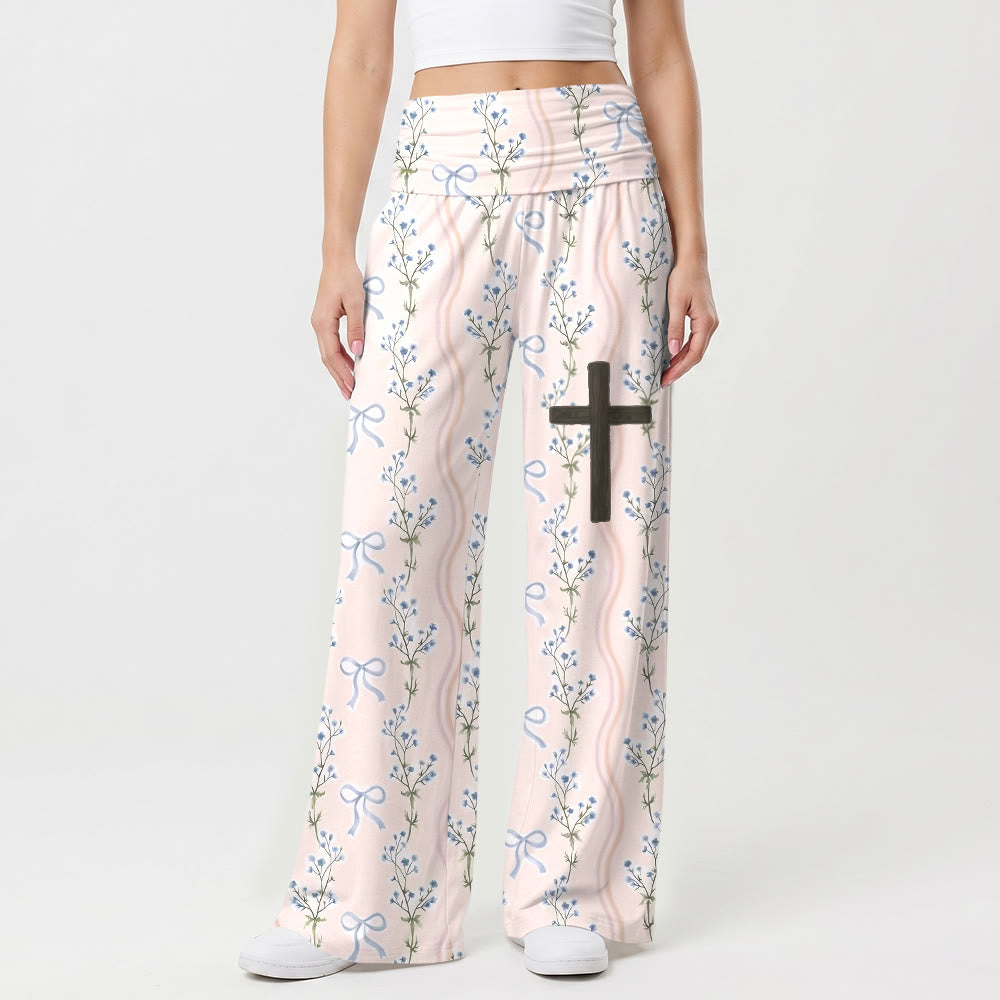 Christianartworkshop Hose mit vertikalen floralen Schleifenstreifen, Allover-Print, Holzkreuz-Grafik am Oberschenkel, umklappbarem Bund und weitem Bein - US22, UK/AU26, EU54 - image 0