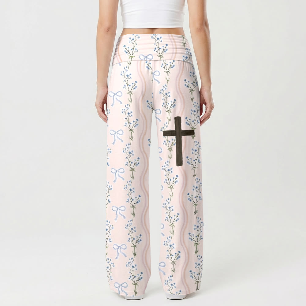 Christianartworkshop Hose mit vertikalen floralen Schleifenstreifen, Allover-Print, Holzkreuz-Grafik am Oberschenkel, umklappbarem Bund und weitem Bein - image 1