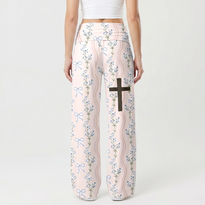 Christianartworkshop Hose mit vertikalen floralen Schleifenstreifen, Allover-Print, Holzkreuz-Grafik am Oberschenkel, umklappbarem Bund und weitem Bein - image 1