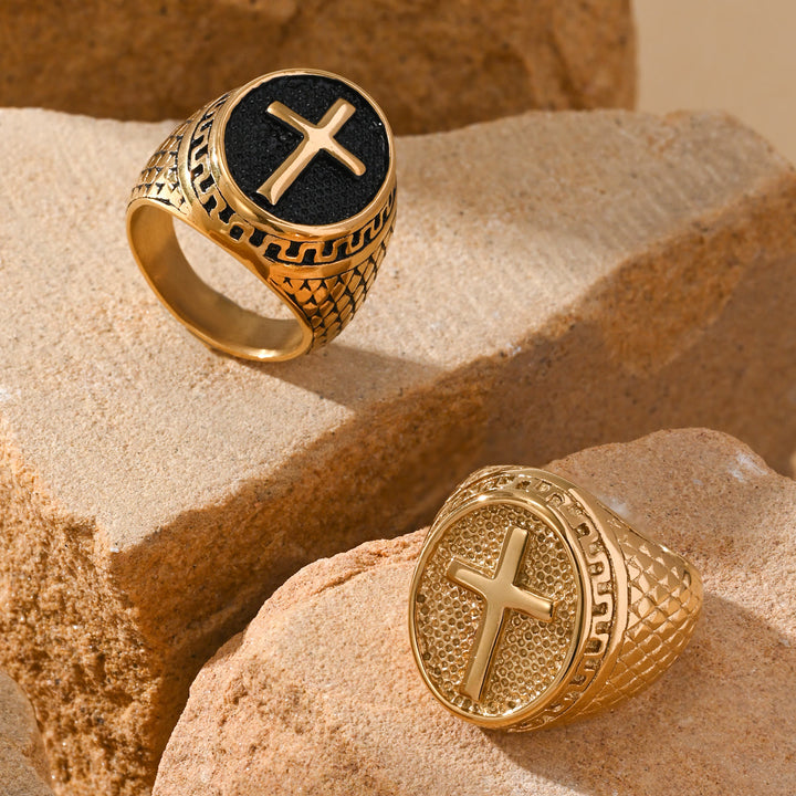 Christianartworkshop Ovaler Siegelring mit erhabenem Kreuz und strukturierter Seite: Zeitloses Symbol unerschütterlichen, heiligen Glaubens - image 2