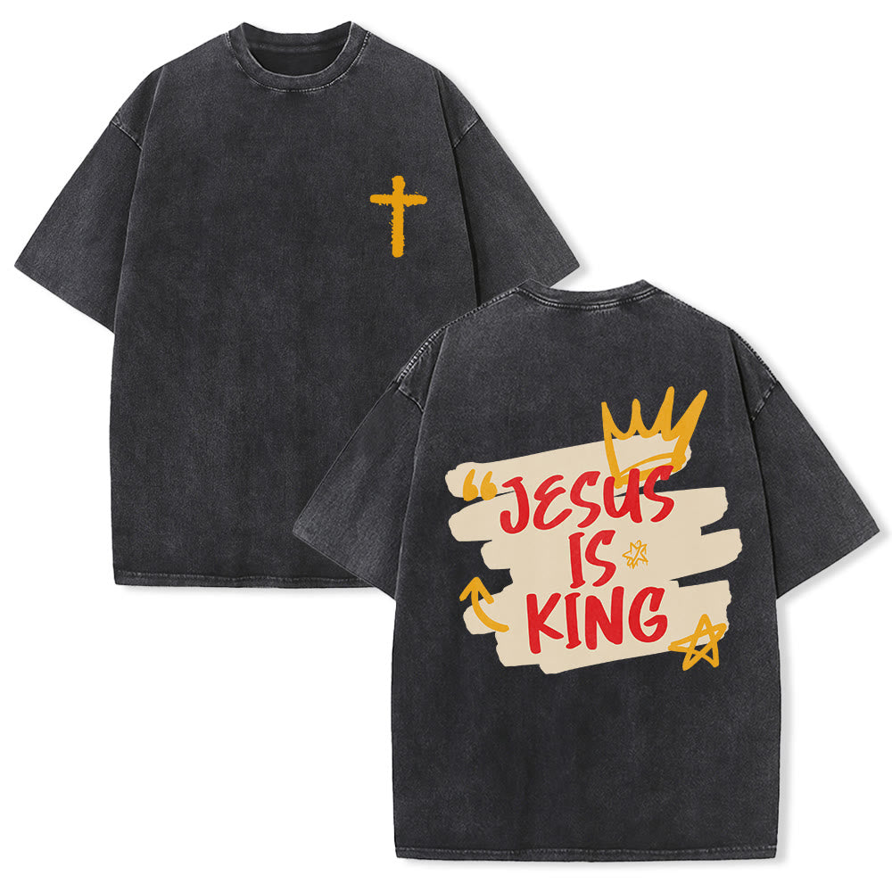 Christianartworkshop Jesus Is King Kronenskizze Kreuz Linke Brust Grunge Splash Back Pinselbuchstaben Grafik Vintage Washed Unisex T-Shirt - Schwarz - 5XL - image 0