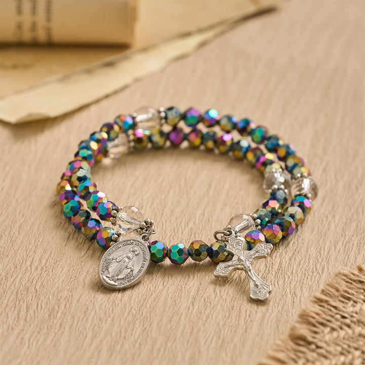 Christianartworkshop Armband mit facettierter Perlenmedaille und Kruzifix der Jungfrau Maria: Personalisiertes Symbol unerschütterlichen Glaubens an den Himmel - image 2