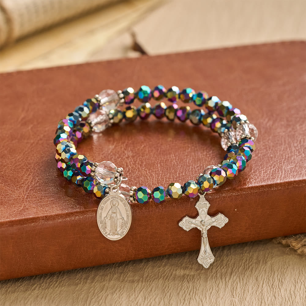 Christianartworkshop Armband mit facettierter Perlenmedaille und Kruzifix der Jungfrau Maria: Personalisiertes Symbol unerschütterlichen Glaubens an den Himmel - Unsere Liebe Frau und das Kreuz - image 0