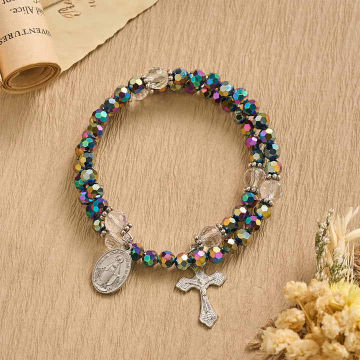 Christianartworkshop Armband mit facettierter Perlenmedaille und Kruzifix der Jungfrau Maria: Personalisiertes Symbol unerschütterlichen Glaubens an den Himmel - image 1